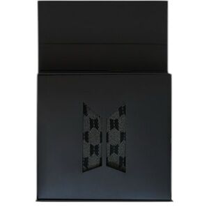 BTS MERCH BOX #1 - OPEN BOX